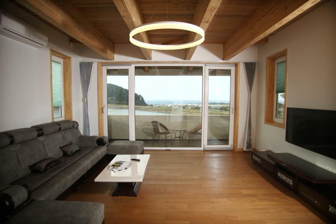 Jeju Lake Pension Exteriör bild